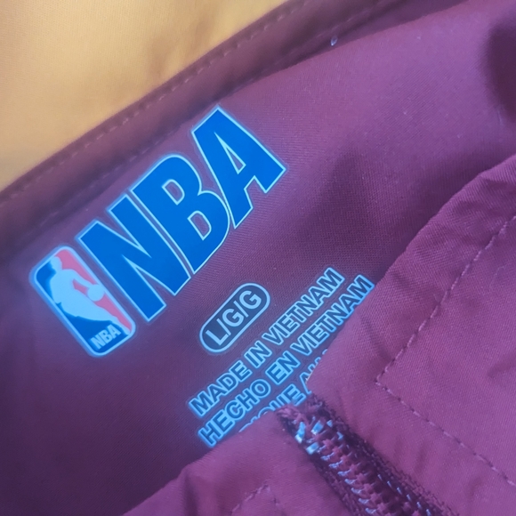 SUPER COOL Cleveland cavaliers NBA jacket size L LIKE NEW MAKE OFFER - Picture 3 of 3